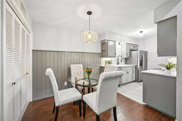 1008 Forest Creek Street, Benbrook, TX 76126