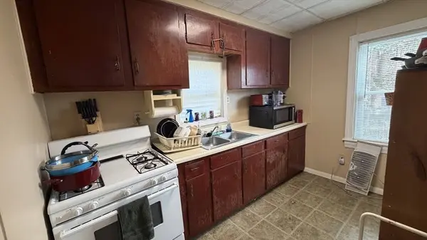 66 Hargraves St, Fall River, MA 02723