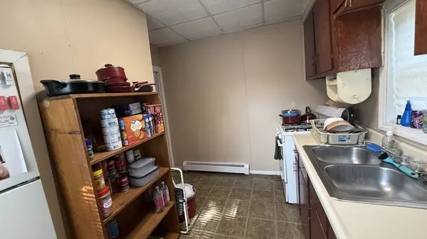 66 Hargraves St, Fall River, MA 02723