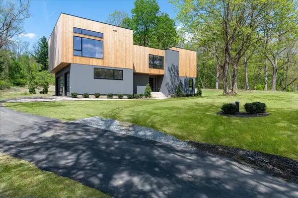 28 McLain ST, Bedford Corners, NY 10549