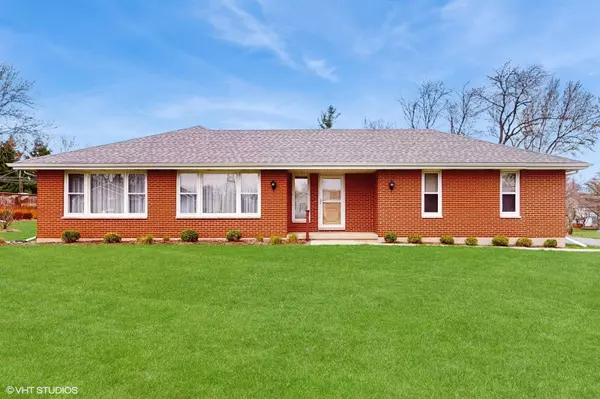 130 Burning Bush TRL, Crystal Lake, IL 60012