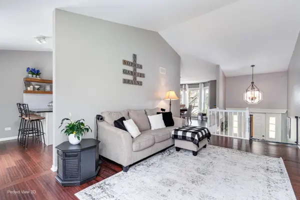 2011 Oak Tree TRL, Lake Villa, IL 60046
