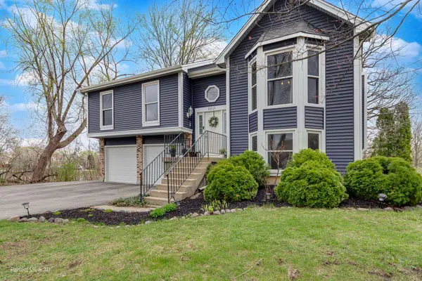 2011 Oak Tree TRL, Lake Villa, IL 60046
