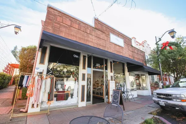 839 Lincoln Way, Auburn, CA 95603-4827