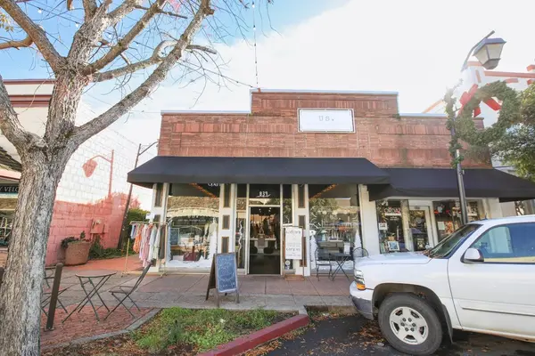 839 Lincoln Way, Auburn, CA 95603-4827