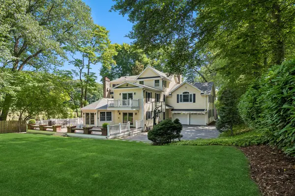 56 Floral St, Chatham Township, NJ 07928