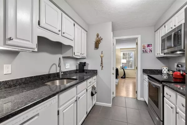 13 Fairway Circle #13, Natick, MA 01760