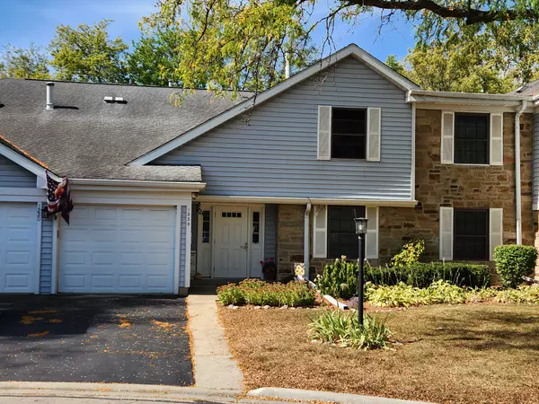 1220 Plum Tree Court #D2, Schaumburg, IL 60193