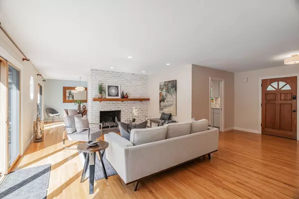 Saratoga, CA 95070-5650,18665 Ravenwood Dr