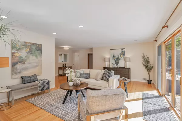 Saratoga, CA 95070-5650,18665 Ravenwood Dr