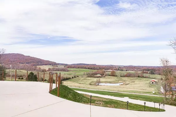 177 Nettle Carrier Ln, Monroe, TN 38573