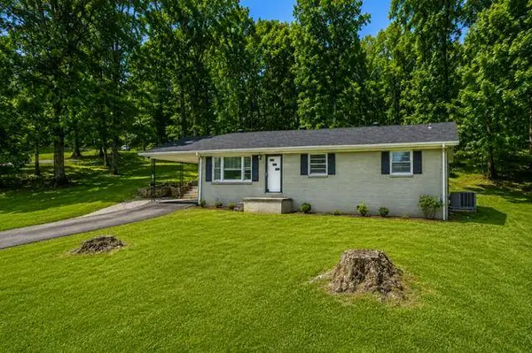 402 S Hillcrest Dr, Livingston, TN 38570