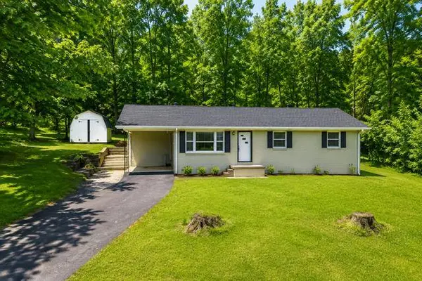 402 S Hillcrest Dr, Livingston, TN 38570