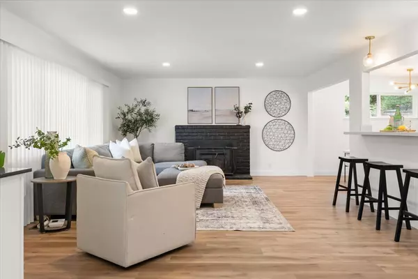 26 Maggiora Dr, Oakland, CA 94605-5338