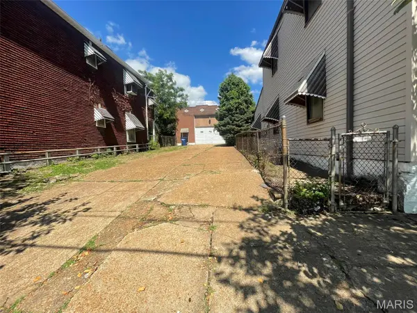 6611 S Broadway, St Louis, MO 63111-2917