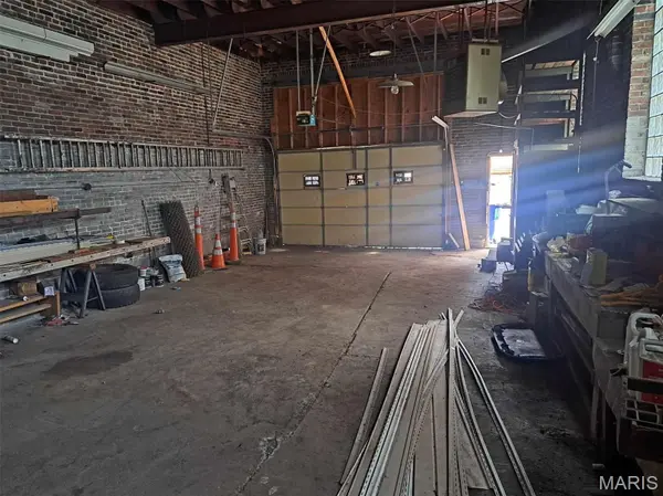 6611 S Broadway, St Louis, MO 63111-2917