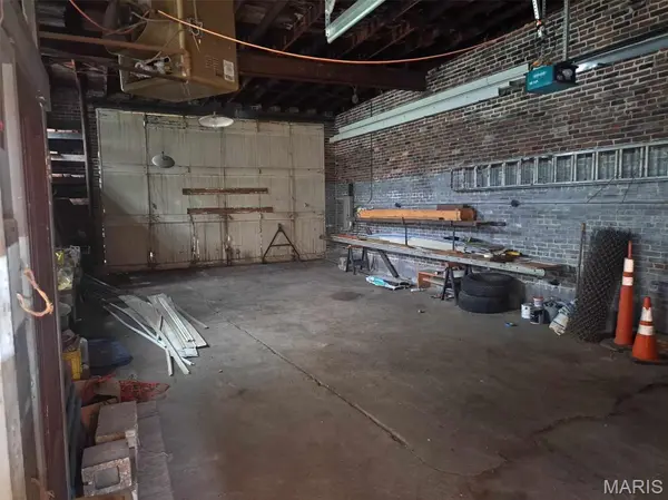 6611 S Broadway, St Louis, MO 63111-2917