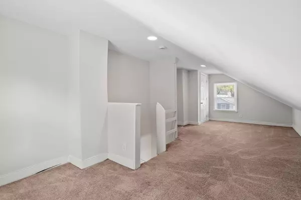 205 Clarkson St, Burlington, NJ 08016