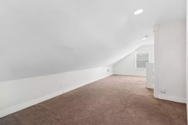 205 Clarkson St, Burlington, NJ 08016