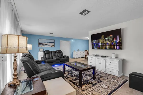 7541 SW 9th St, Plantation, FL 33317