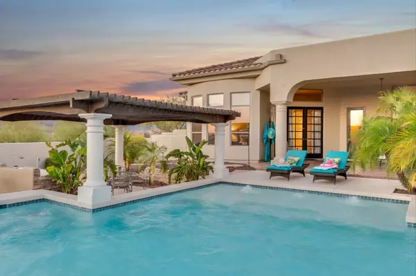 A luxury home swimming pool