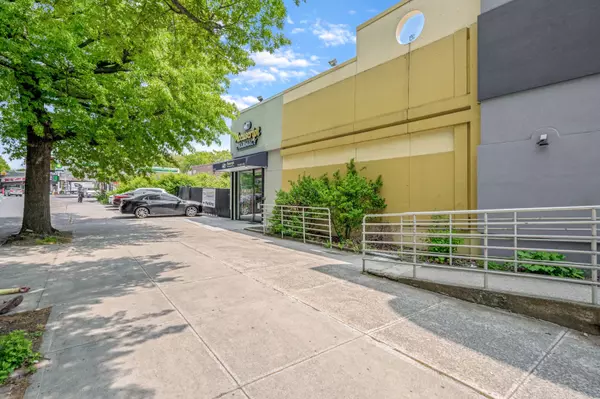 Little Neck, NY 11362,245-02 Horace Harding Expy