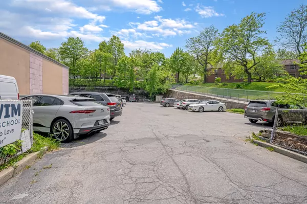 Little Neck, NY 11362,245-02 Horace Harding Expy