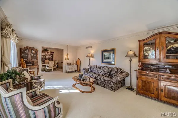 21355 Ember RD, Lebanon, MO 65536