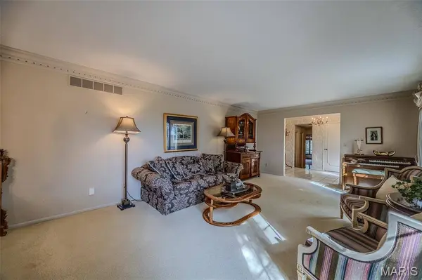 21355 Ember RD, Lebanon, MO 65536