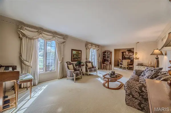 21355 Ember RD, Lebanon, MO 65536