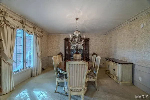 21355 Ember RD, Lebanon, MO 65536