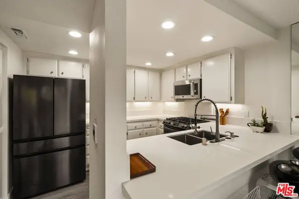 100 Hurlbut St #12, Pasadena, CA 91105