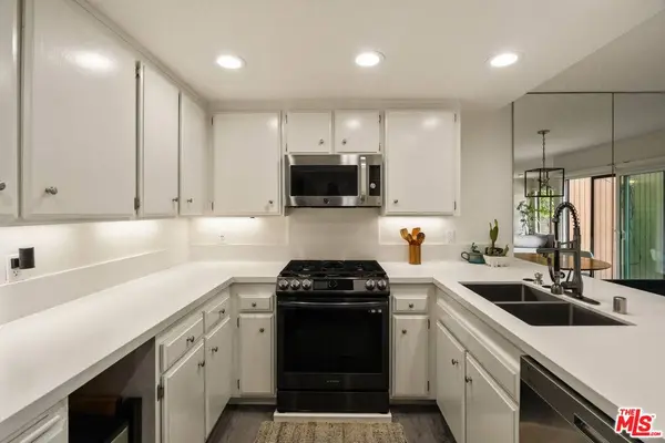100 Hurlbut St #12, Pasadena, CA 91105