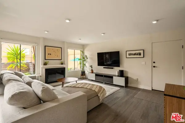 100 Hurlbut St #12, Pasadena, CA 91105