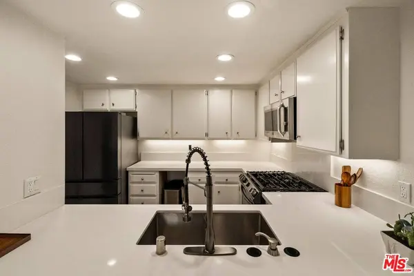 100 Hurlbut St #12, Pasadena, CA 91105