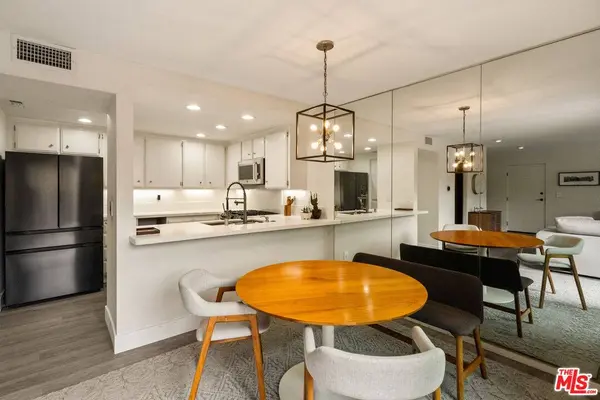 100 Hurlbut St #12, Pasadena, CA 91105