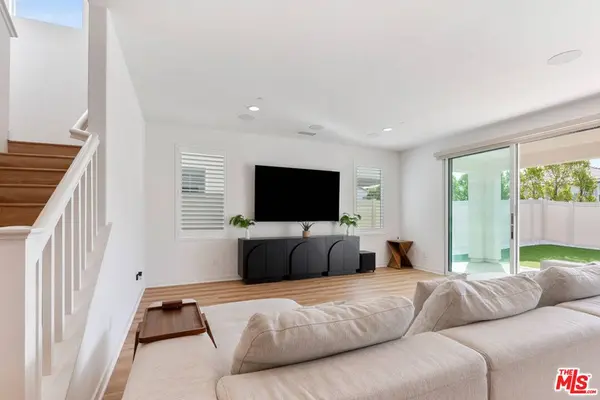 18130 Radiance Ln, Santa Clarita, CA 91350