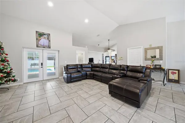 2305 MARSEILLE CT, Valrico, FL 33596