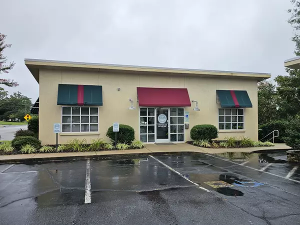 100 Edgewood Avenue, Landrum, SC 29356