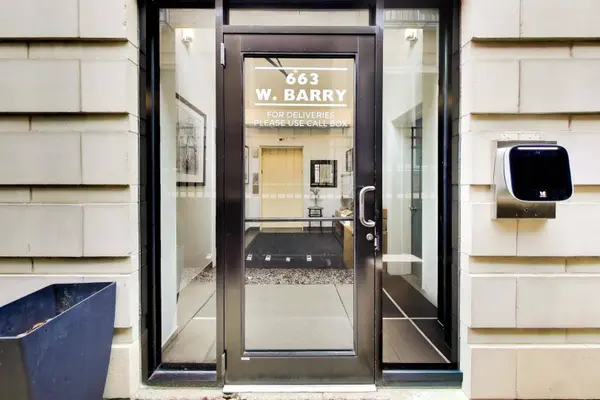 663 W Barry AVE #4C, Chicago, IL 60657