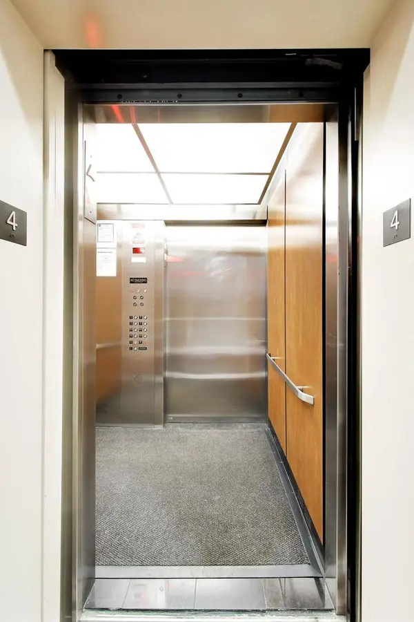 663 W Barry AVE #4C, Chicago, IL 60657