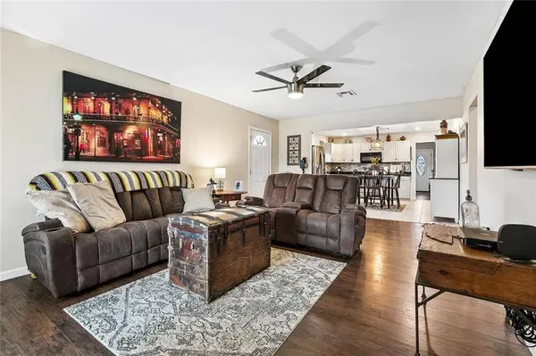 2404 GALLANT DR, Chalmette, LA 70043