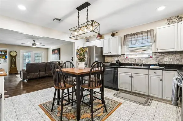 2404 GALLANT DR, Chalmette, LA 70043