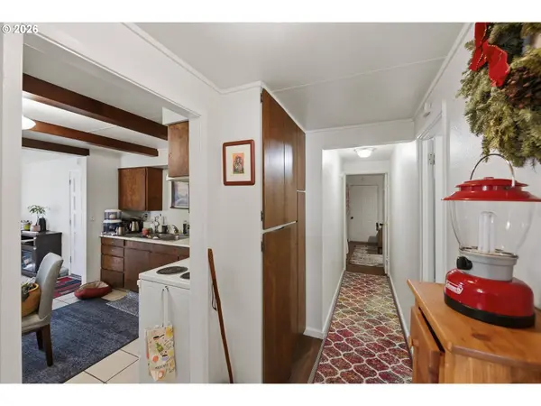 589 10TH AVE, Coos Bay, OR 97420