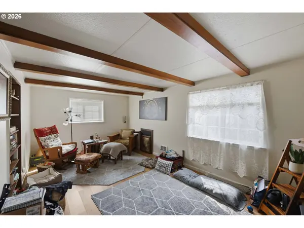 589 10TH AVE, Coos Bay, OR 97420