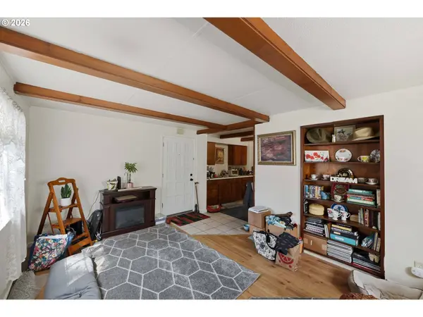 589 10TH AVE, Coos Bay, OR 97420