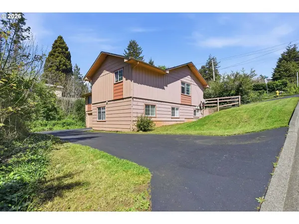 589 10TH AVE, Coos Bay, OR 97420