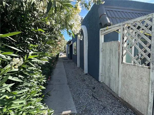 6144 Camino De Rosa DR, Las Vegas, NV 89108