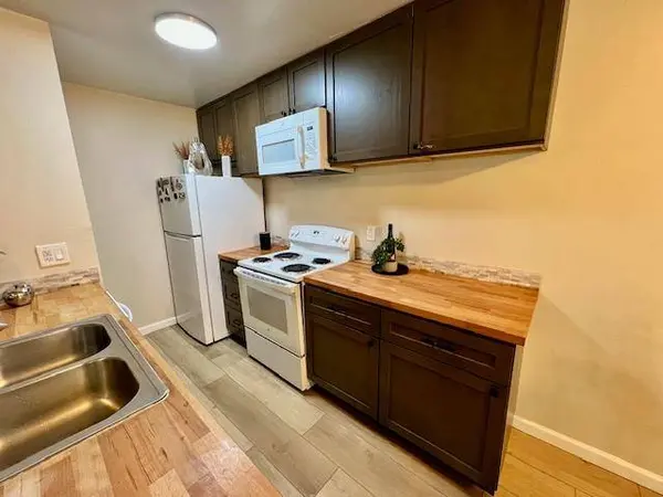 5601 Revelstok DR #3, Sacramento, CA 65842