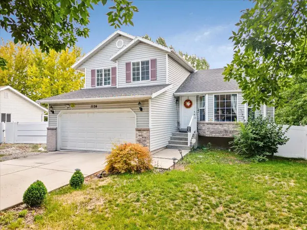 1124 S 925 W, Woods Cross, UT 84087